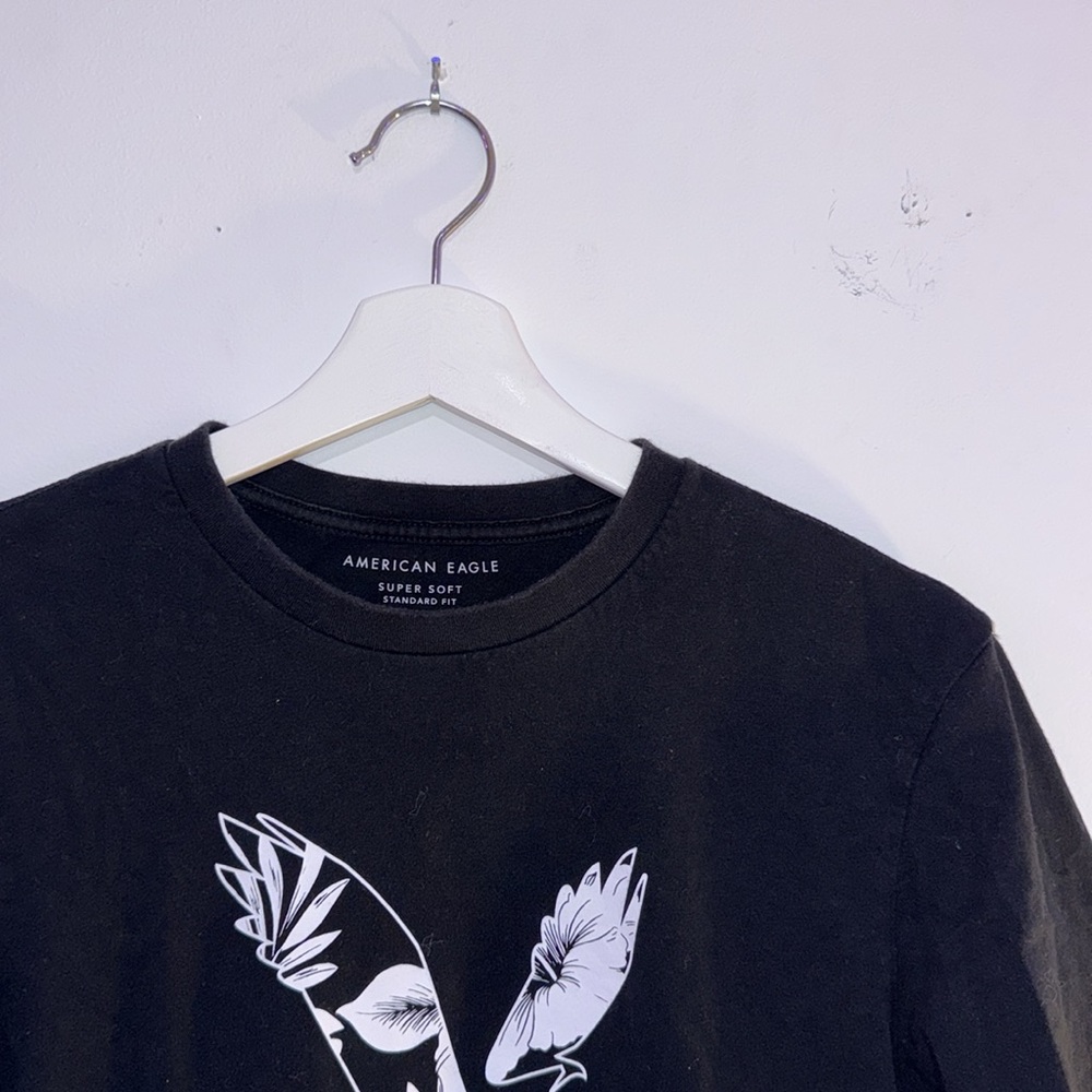 American Eagle Black Graphic Tee